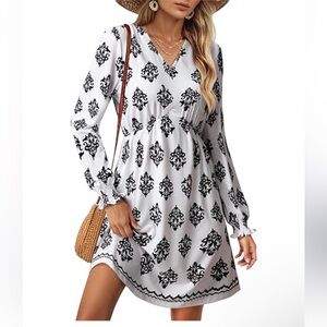 Chic Black and White Long Sleeve Dress